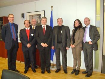 Kommissar Borg mit der Delegation der FESASS (v.l.n.r. P. de Wever (NL, J. Palmeiro (P), A. Cantaloube (F), T. Borg (EU), D. Delmotte(B), I. Tourette (F), H.P. Schons (D))