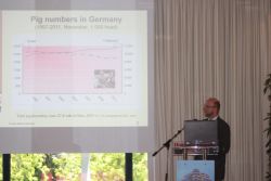 ADT-GF Hans-Peter Schons bei der Präsentation des Länderberichtes für Deutschland
