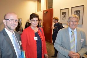 ADT-Geschäftsführer Schons begrüßt Sabine Schüller vom BfT und den Landestierarzt von Baden-Württemberg, Martin Hartmann