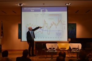 K.-U. Sprenger (GD Agri) erläutert die Situation auf den Milchmärkten der EU