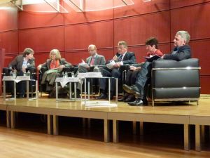 Präsident Böge moderiert die Podiumsdiskussion (v.l.n.r.: Britta Reimers, Ulrike Rodust, Hans-Peter Schons, Reimer Böge, Elisabeth Jeggle und Martin Häusling)